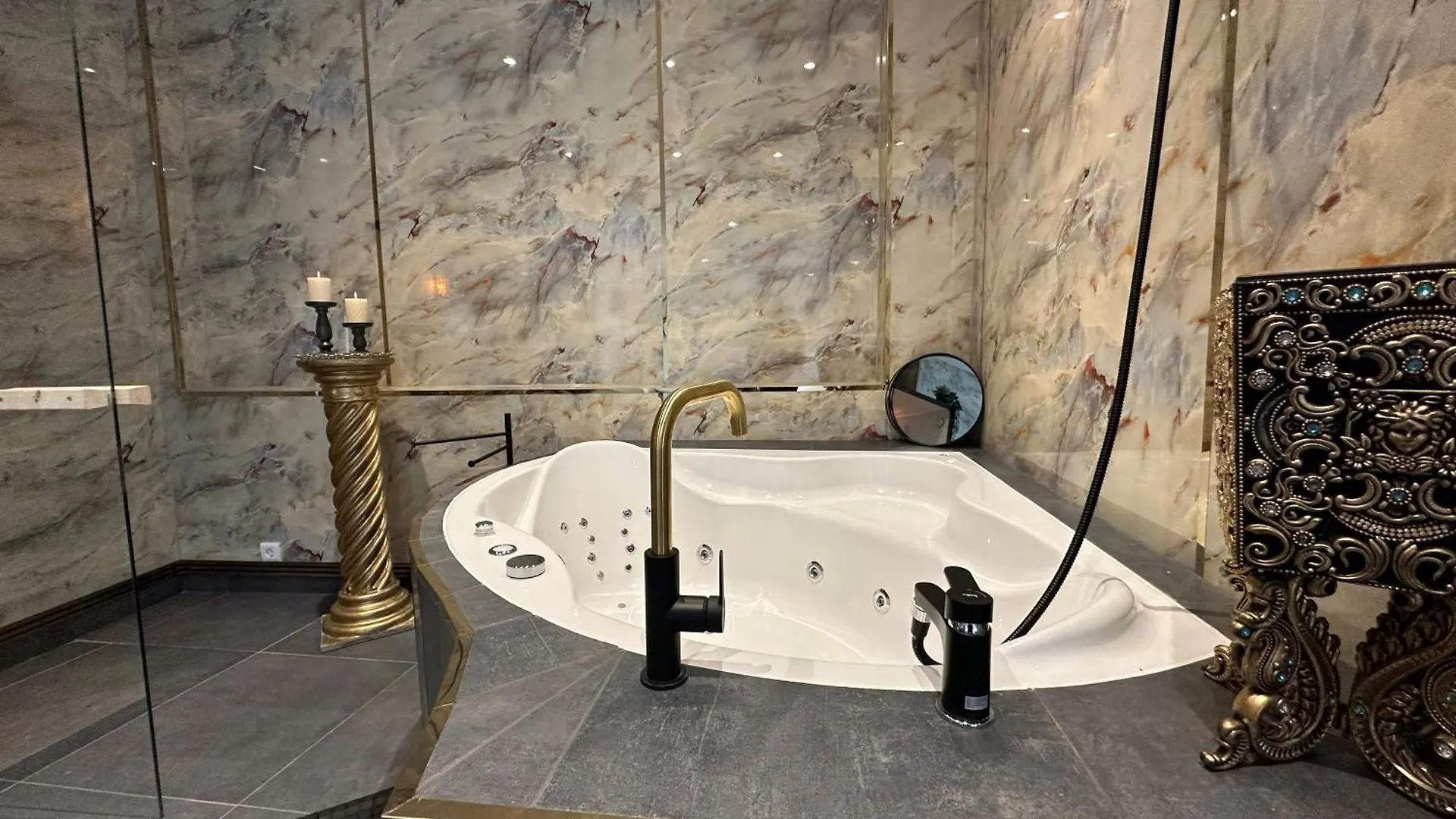 Suite Adonis Berlino 0*,  Germania